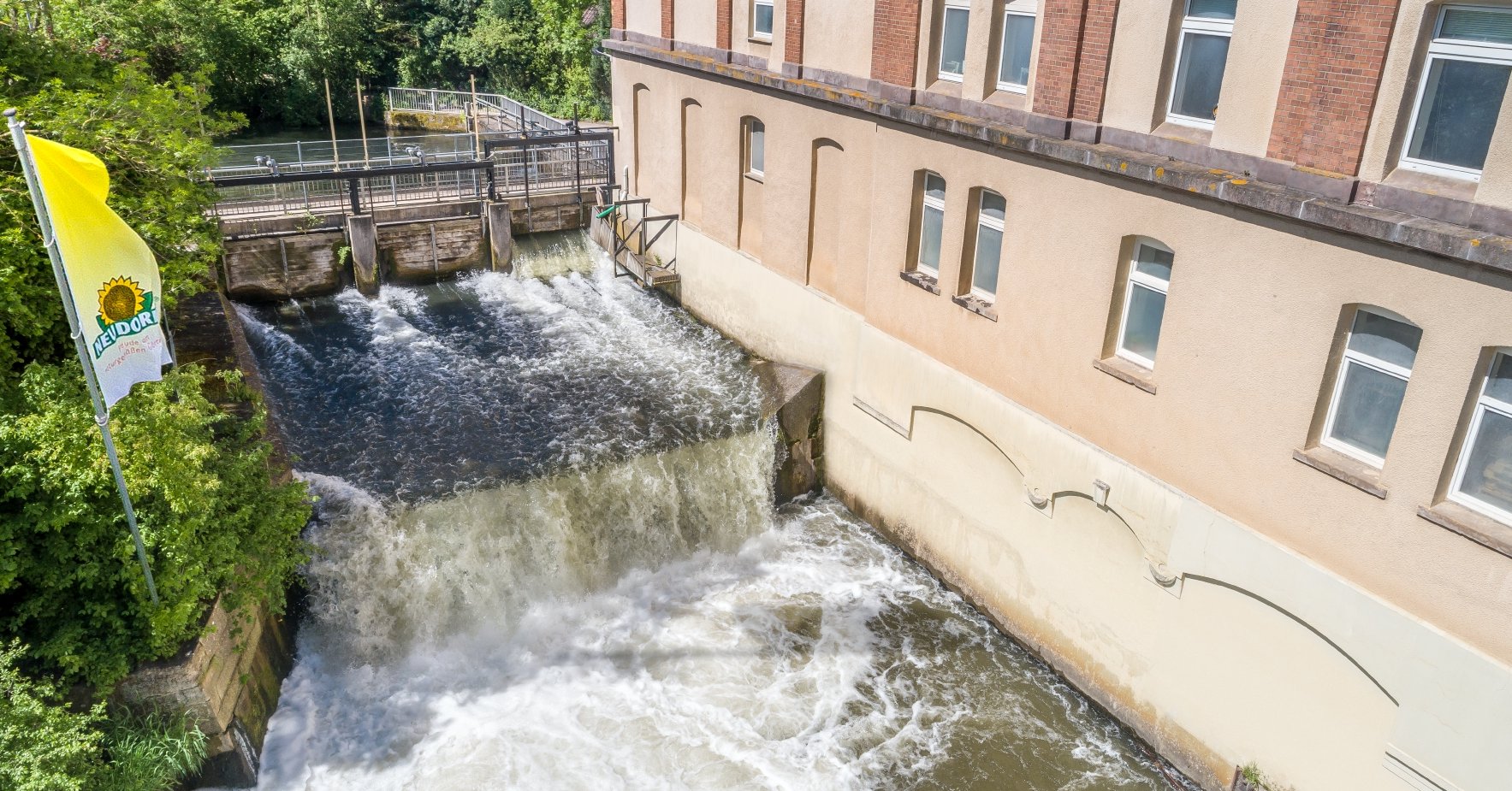 Producimos parte de nuestra energía de forma respetuosa con el medio ambiente gracias a la energía hidráulica del río Emmer Producimos parte de nuestra energía de forma respetuosa con el medio ambiente gracias a la energía hidráulica del río Emmer