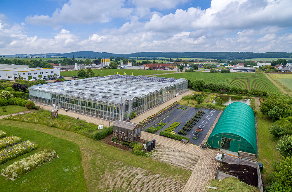 La zona de ensayo de Neudorff con invernaderos modernos de bajo consumo energético, zonas de cultivo externo y diversos laboratorios La zona de ensayo de Neudorff con invernaderos modernos de bajo consumo energético, zonas de cultivo externo y diversos laboratorios